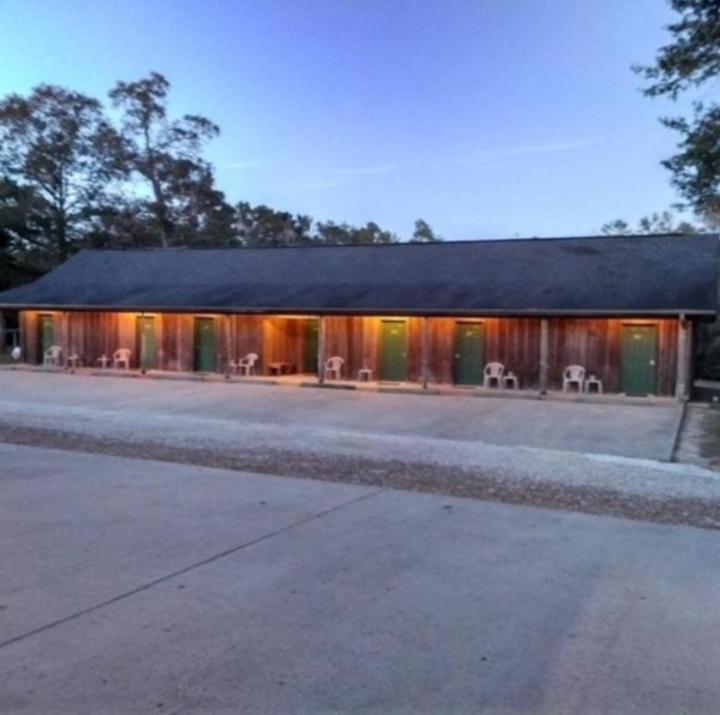 Whispering Creek Lodging & Rv Resort Newton エクステリア 写真