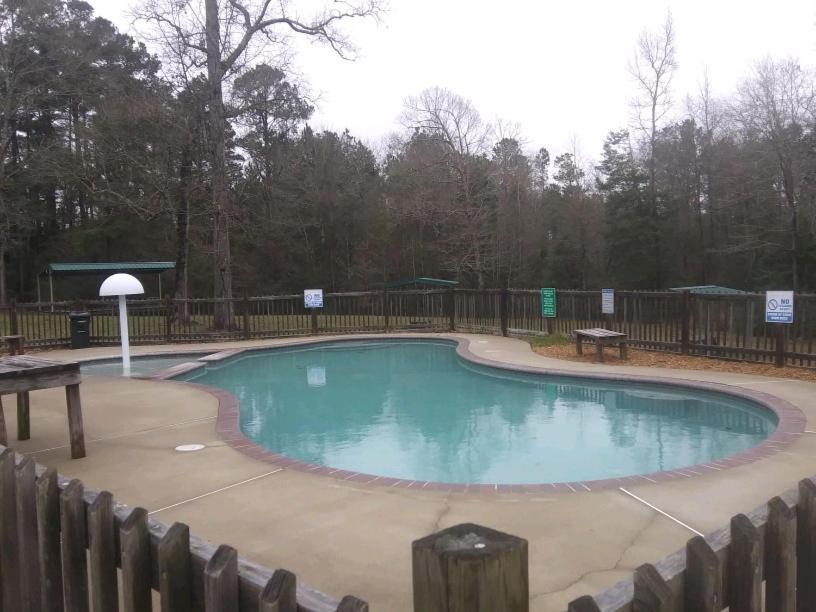 Whispering Creek Lodging & Rv Resort Newton エクステリア 写真