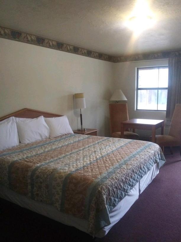 Whispering Creek Lodging & Rv Resort Newton エクステリア 写真