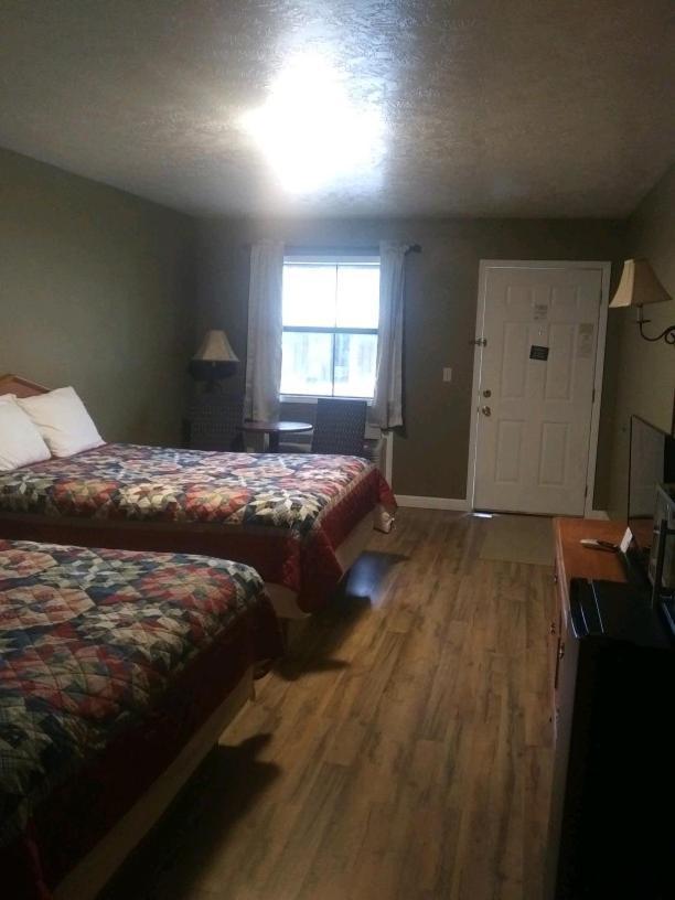 Whispering Creek Lodging & Rv Resort Newton エクステリア 写真