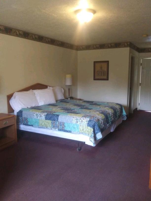 Whispering Creek Lodging & Rv Resort Newton エクステリア 写真