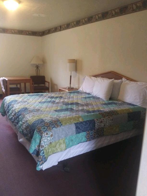 Whispering Creek Lodging & Rv Resort Newton エクステリア 写真