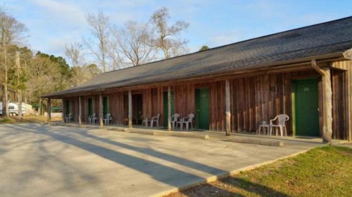 Whispering Creek Lodging & Rv Resort Newton エクステリア 写真