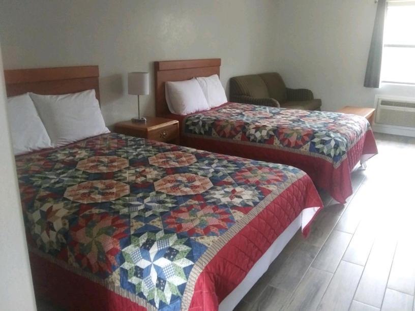 Whispering Creek Lodging & Rv Resort Newton エクステリア 写真